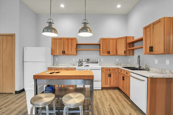 $315,000 | 325 West South 3rd Street, De Land, IL 61839