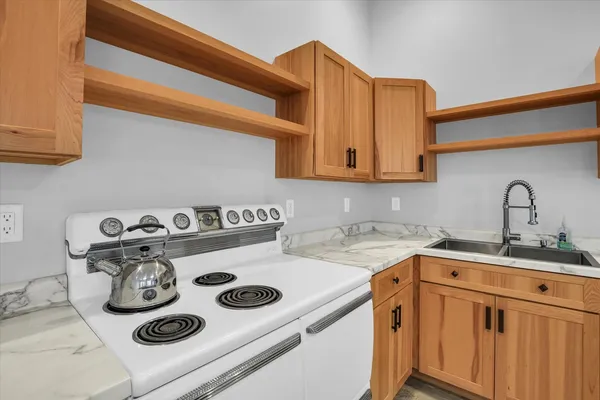 $315,000 | 325 West South 3rd Street, De Land, IL 61839