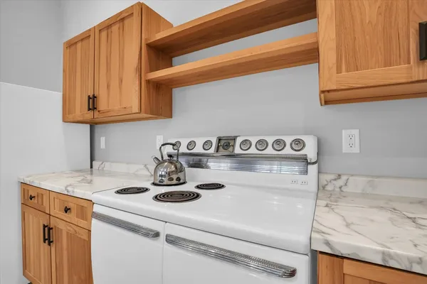 $315,000 | 325 West South 3rd Street, De Land, IL 61839