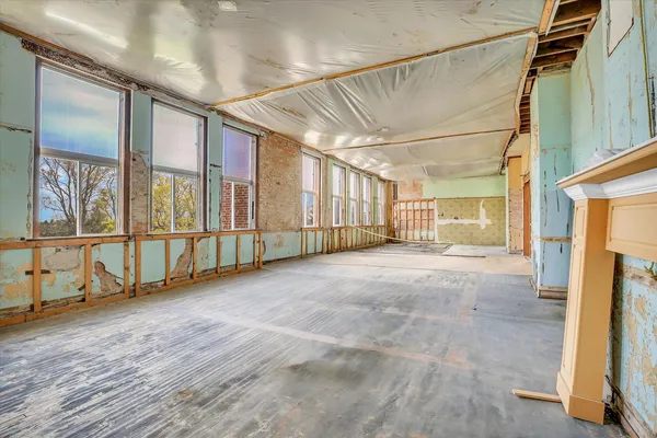 $315,000 | 325 West South 3rd Street, De Land, IL 61839