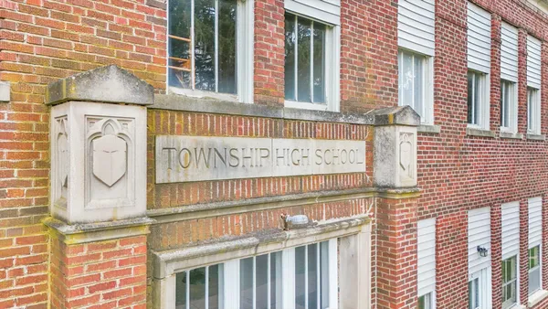 $315,000 | 325 West South 3rd Street, De Land, IL 61839