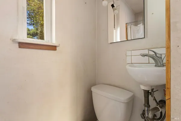 $299,000 | 21168 Jerusalem Grde, Lower Lake, CA 95457