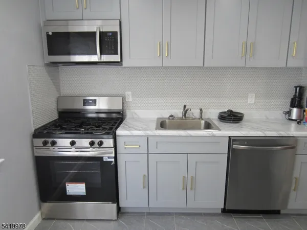 $3,100 | 2 Evelyn Court, Maplewood, NJ 07040