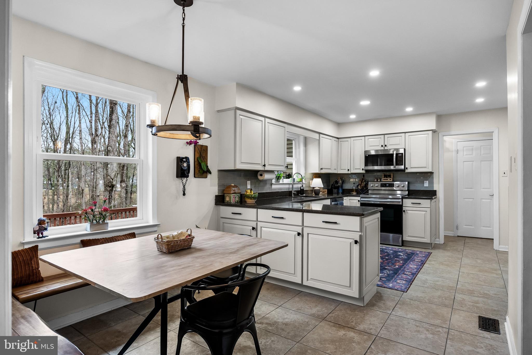 42 Mockingbird Way Medford, NJ 08055 - Photo 11 of 55 Updated kitchen