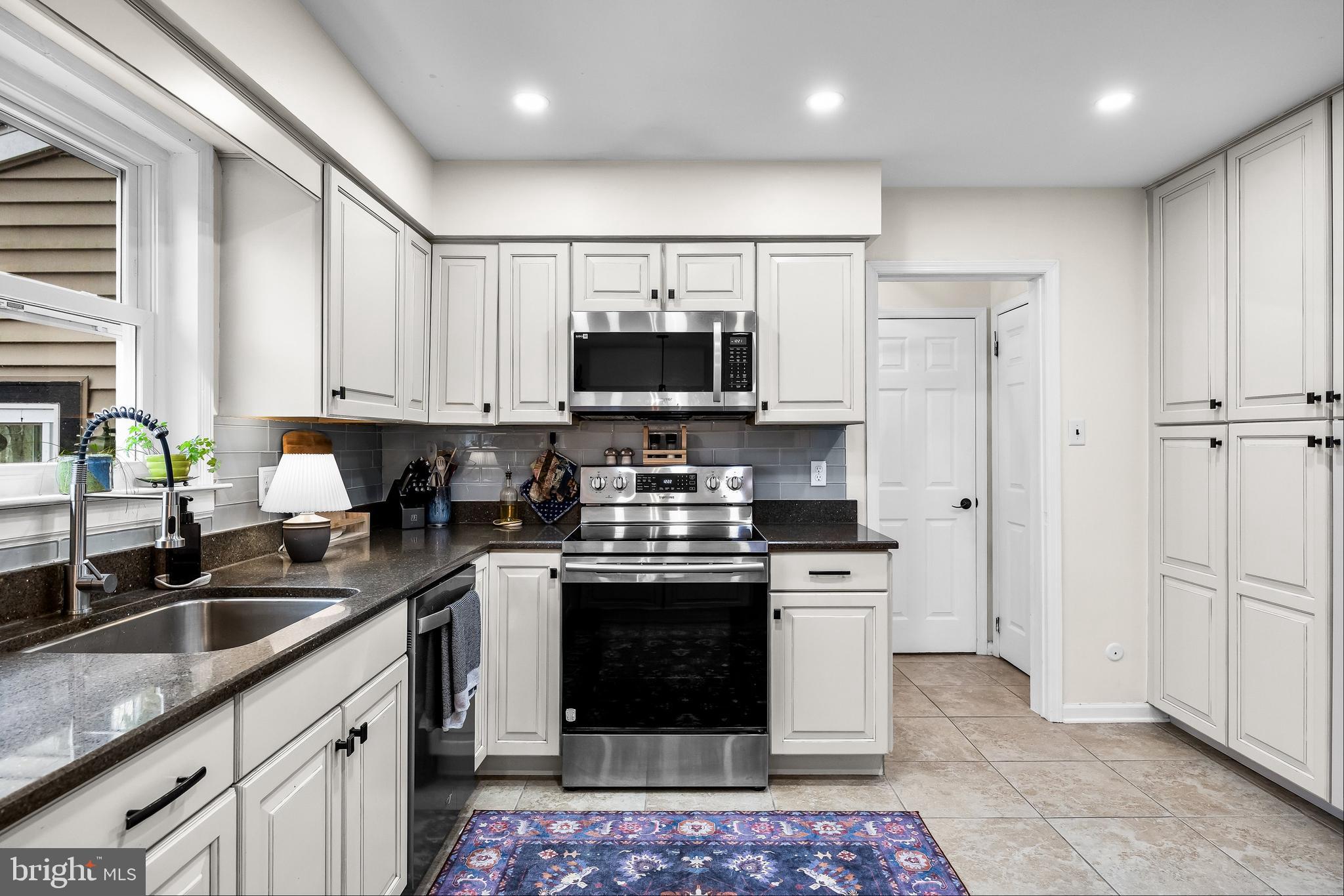 42 Mockingbird Way Medford, NJ 08055 - Photo 12 of 55