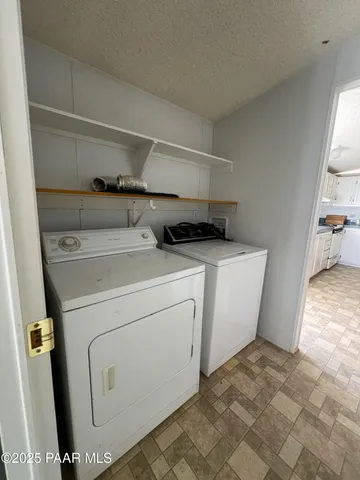 a view of entryway with livingroom