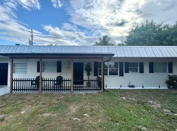 $3,300 | 1604 Southeast Apache Avenue, Stuart, FL 34994
