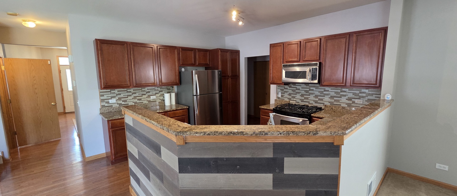 697 Periwinkle Lane Aurora, IL 60504 - Photo 8 of 50