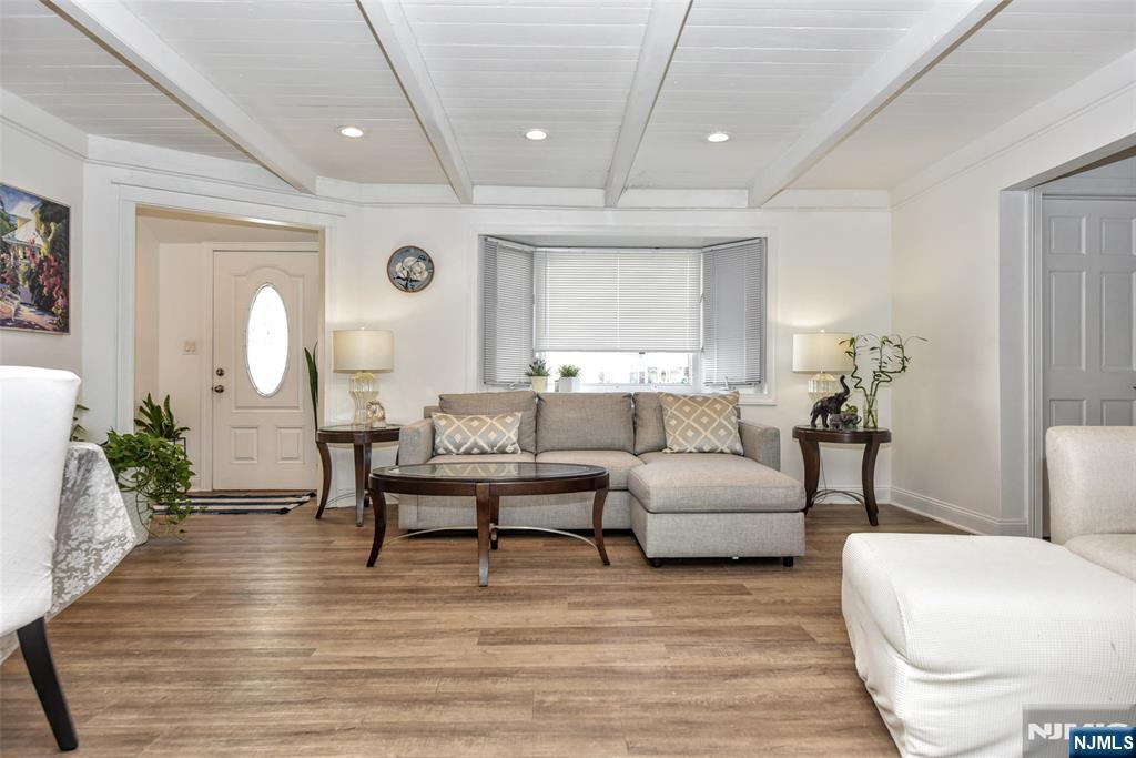 347 Forest Avenue Paramus, NJ 07652 - Photo 6 of 24 Gallery Image 6