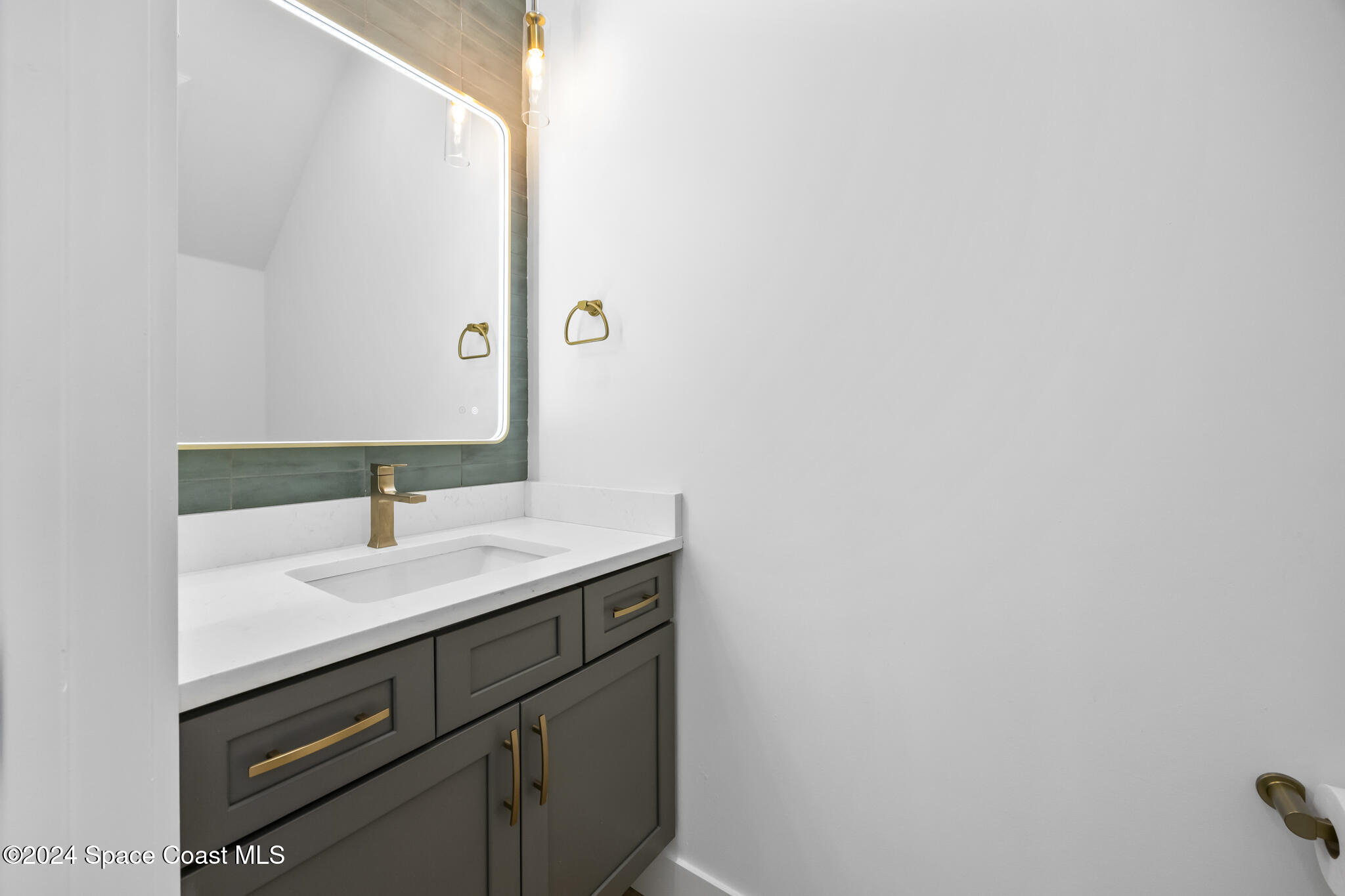 1905 Stockton Street Melbourne, FL 32901 - Photo 25 of 42 Powder Room