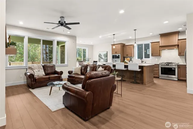 $724,995 | 17302 74th Ave Court East, Puyallup, WA 98375