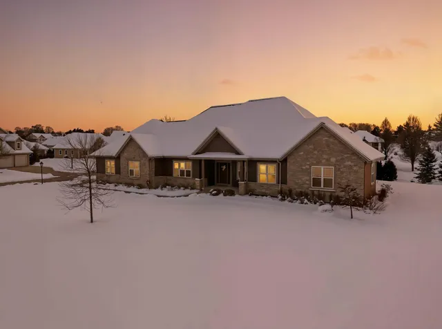 $1,099,000 | W229-n3655 Sterling Court, Pewaukee, WI 53072