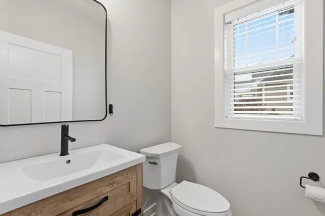 $1,099,000 | W229-n3655 Sterling Court, Pewaukee, WI 53072