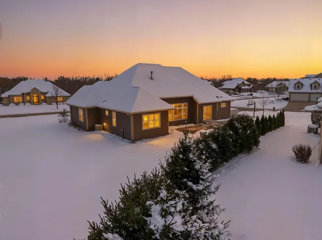 $1,099,000 | W229-n3655 Sterling Court, Pewaukee, WI 53072