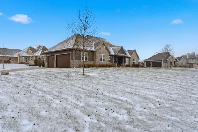 $1,099,000 | W229-n3655 Sterling Court, Pewaukee, WI 53072