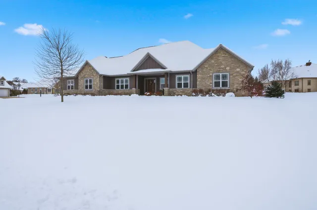 $1,099,000 | W229-n3655 Sterling Court, Pewaukee, WI 53072