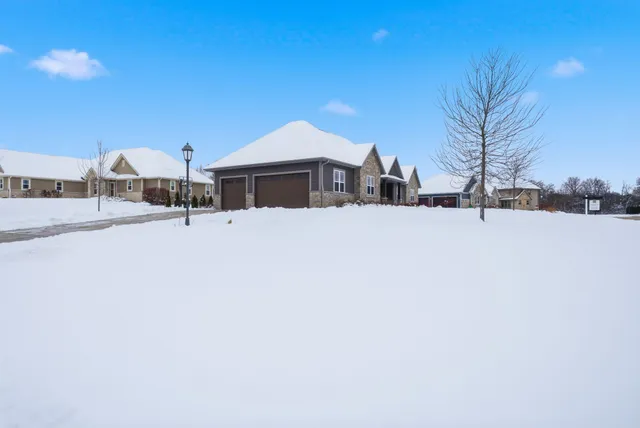 $1,099,000 | W229-n3655 Sterling Court, Pewaukee, WI 53072