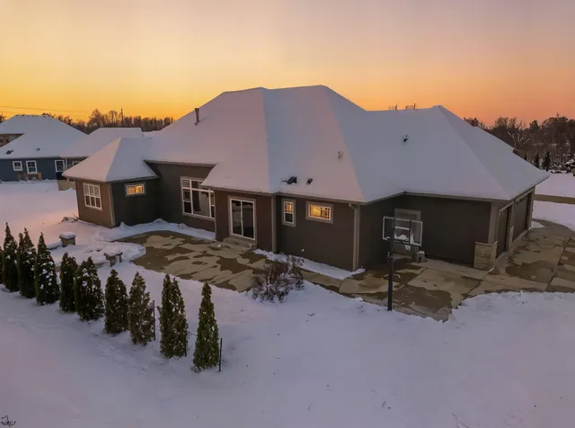 $1,099,000 | W229-n3655 Sterling Court, Pewaukee, WI 53072