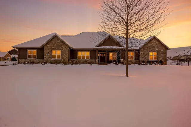$1,099,000 | W229-n3655 Sterling Court, Pewaukee, WI 53072