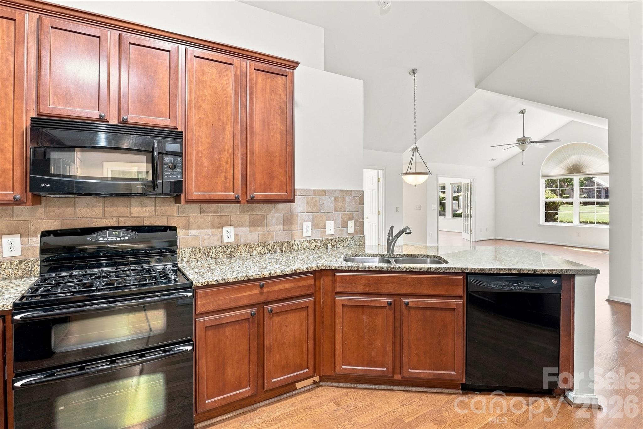 821 Ledgestone Court Tega Cay, SC 29708 - Photo 18 of 42 Gallery Image 18