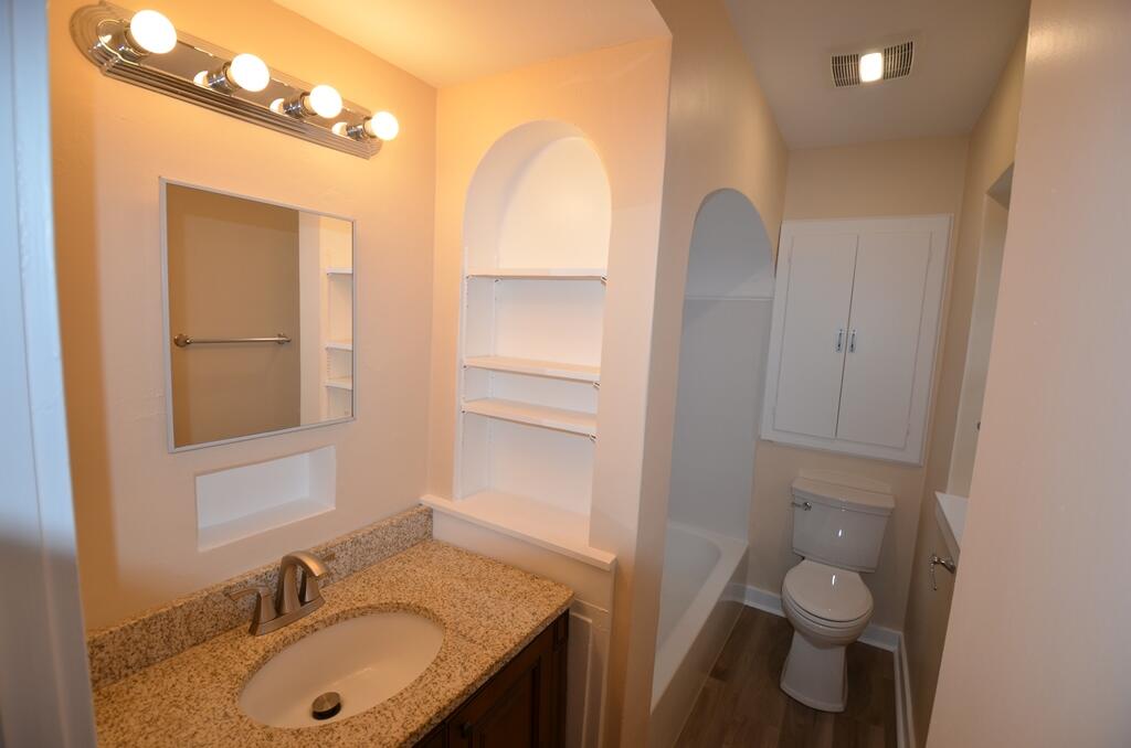 119 South 4th Street Whitewater, WI 53190 - Photo 11 of 33 Main Bath