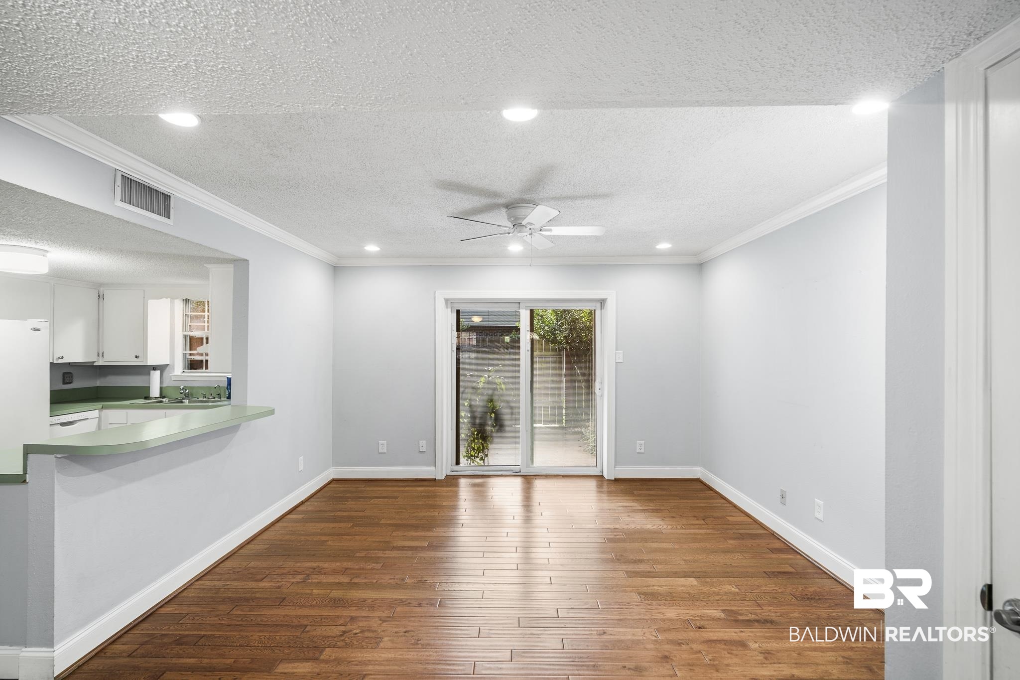 4017 Cottage Hill Road, Unit 68 Mobile, AL 36609 - Photo 6 of 36 Living Room