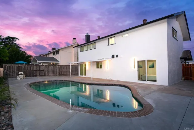 a front view of house with yard