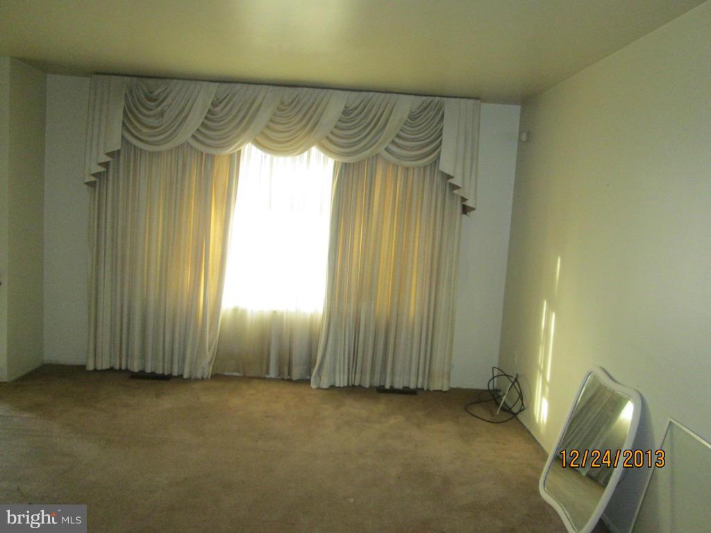 3802 Swann Road Suitland, MD 20746 - Photo 3 of 14 Living Room