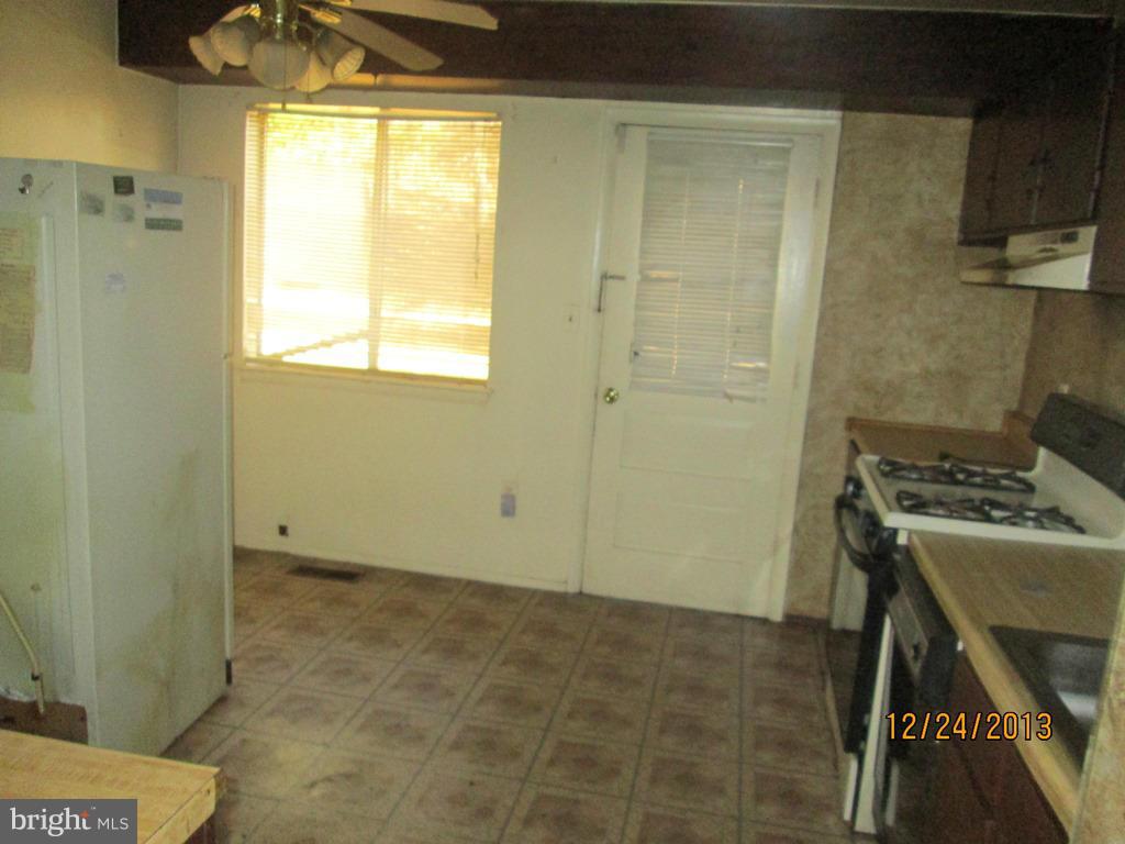 3802 Swann Road Suitland, MD 20746 - Photo 4 of 14 Kitchen