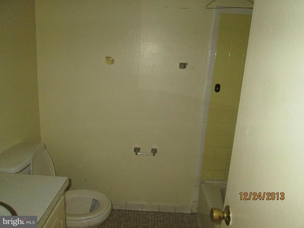 3802 Swann Road Suitland, MD 20746 - Photo 5 of 14 Bath