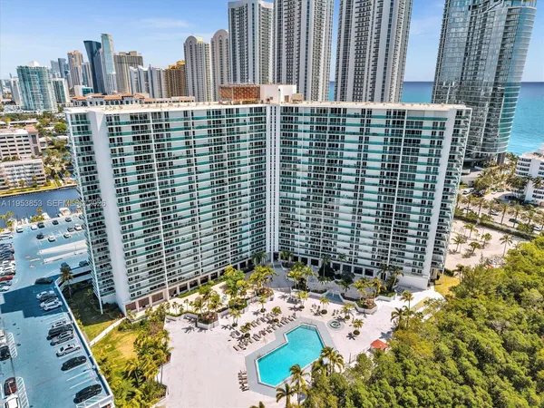$2,700 | 100 Bayview Drive, Unit 223, Sunny Isles Beach, FL 33160