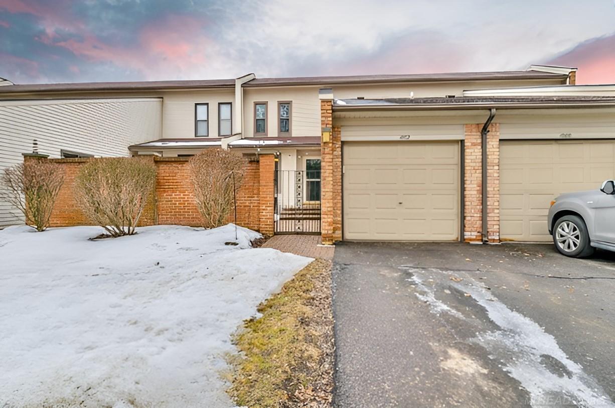 1002 Willow Grove Court Rochester, MI 48307 - Photo 1 of 25 50167501-d7d850c3-b44d-4d23-92cf-884554779bb4.JPG