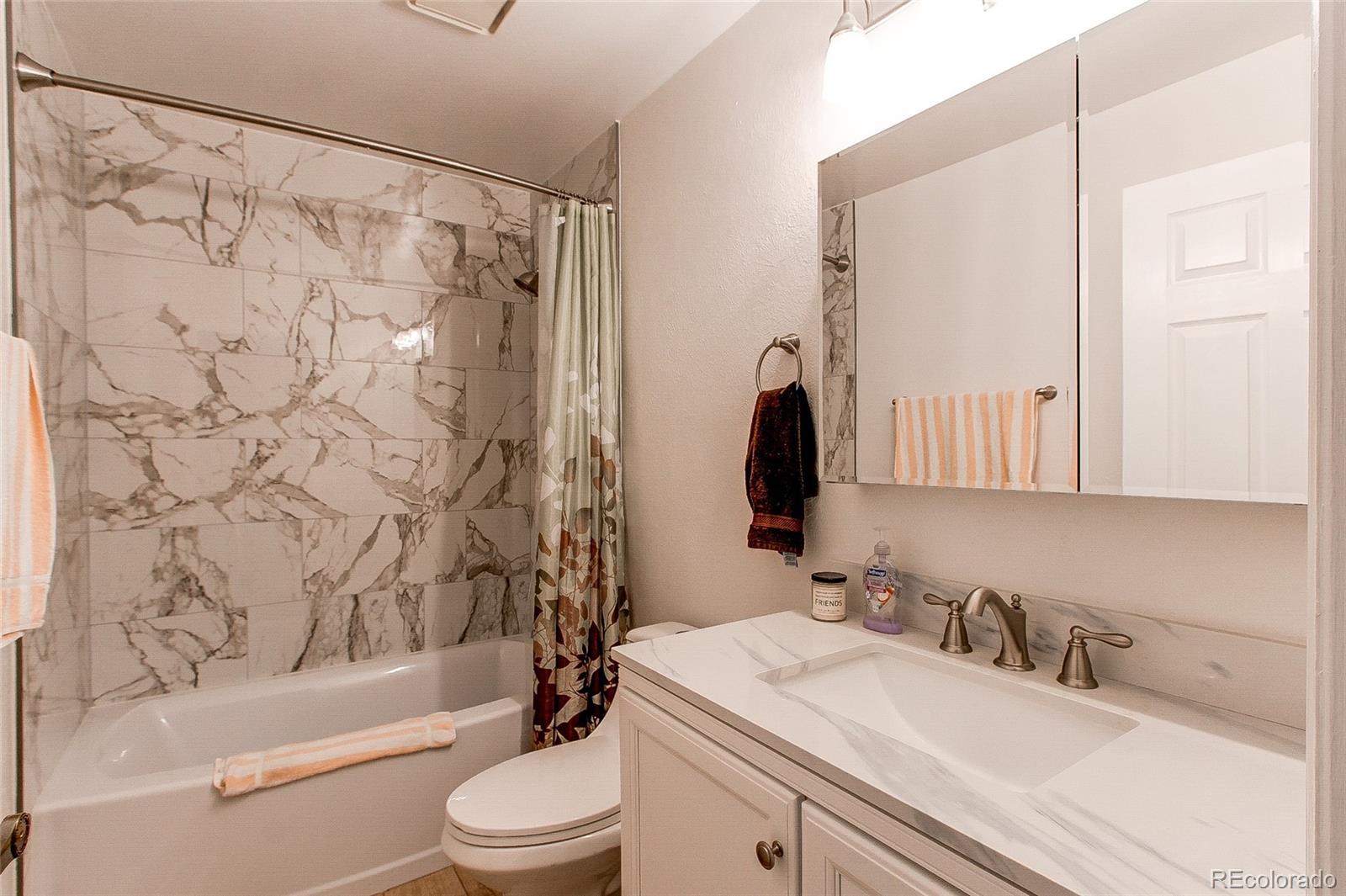 19231 East Rice Drive Aurora, CO 80015 - Photo 22 of 40 a bathroom with a sink a toilet and a bathtub
