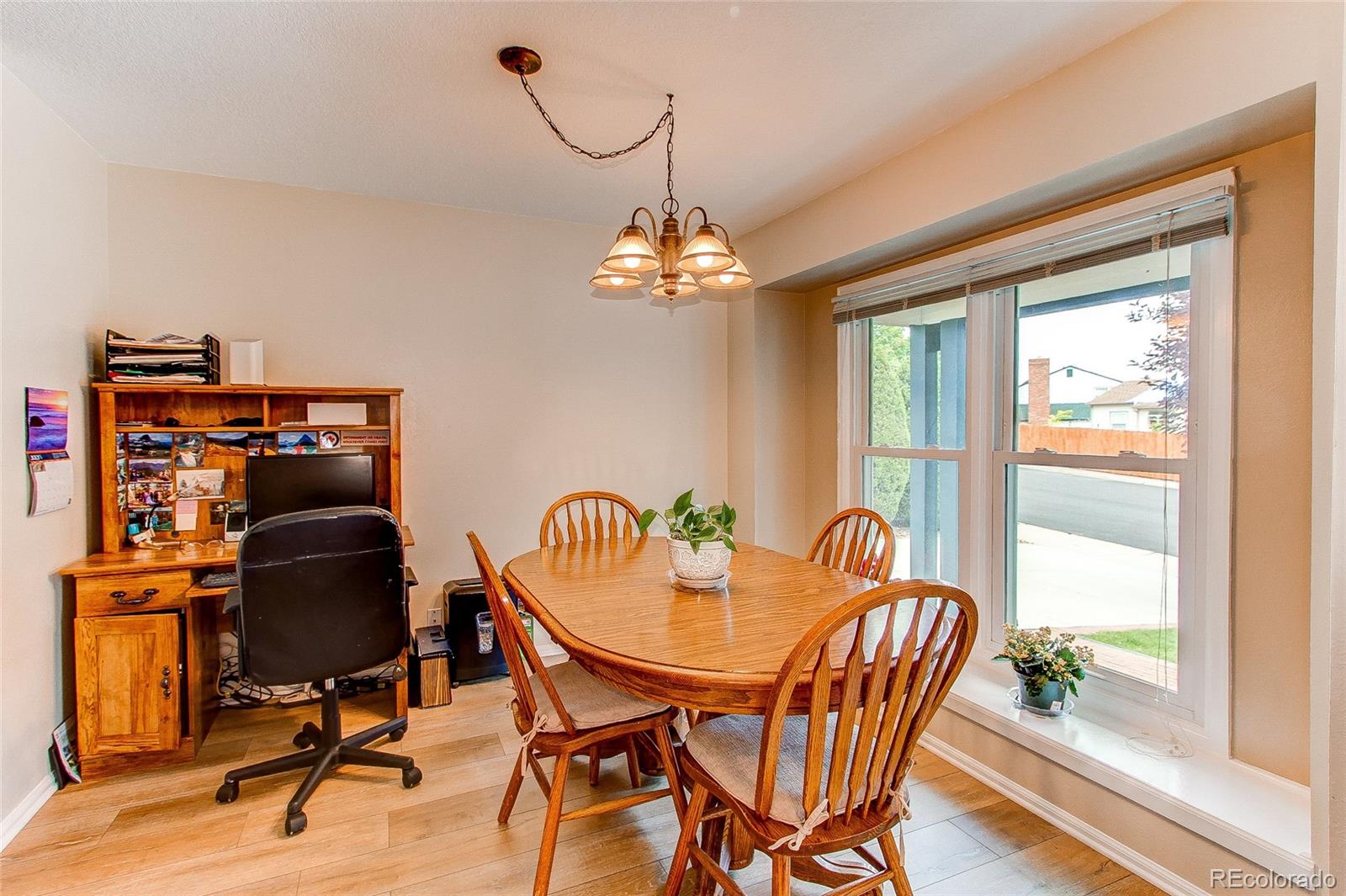 19231 East Rice Drive Aurora, CO 80015 - Photo 4 of 40 a dining room with furniture and window