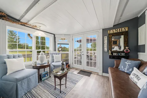 $655,000 | 262 Castle Terrace Avenue, Fontana, WI 53125