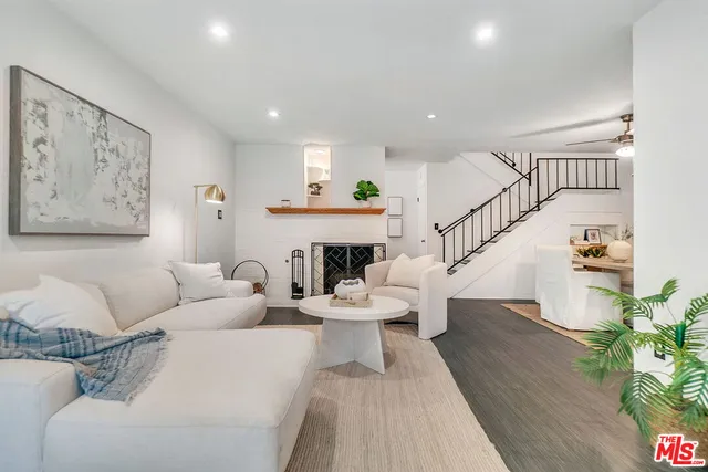 $600,000 | 8121 Canby Avenue, Unit 4, Reseda, CA 91335