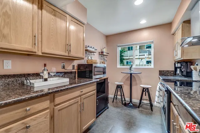 $600,000 | 8121 Canby Avenue, Unit 4, Reseda, CA 91335