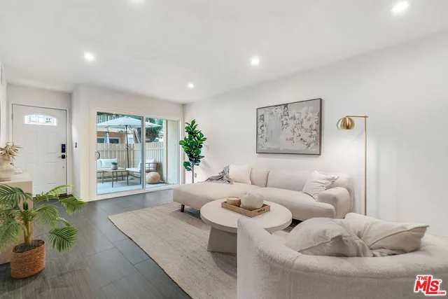 $600,000 | 8121 Canby Avenue, Unit 4, Reseda, CA 91335