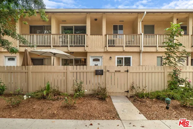 $600,000 | 8121 Canby Avenue, Unit 4, Reseda, CA 91335