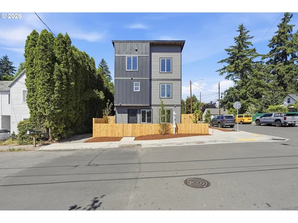 $374,900 | 2701 Southeast 85th Avenue, Unit A, Portland, OR 97266