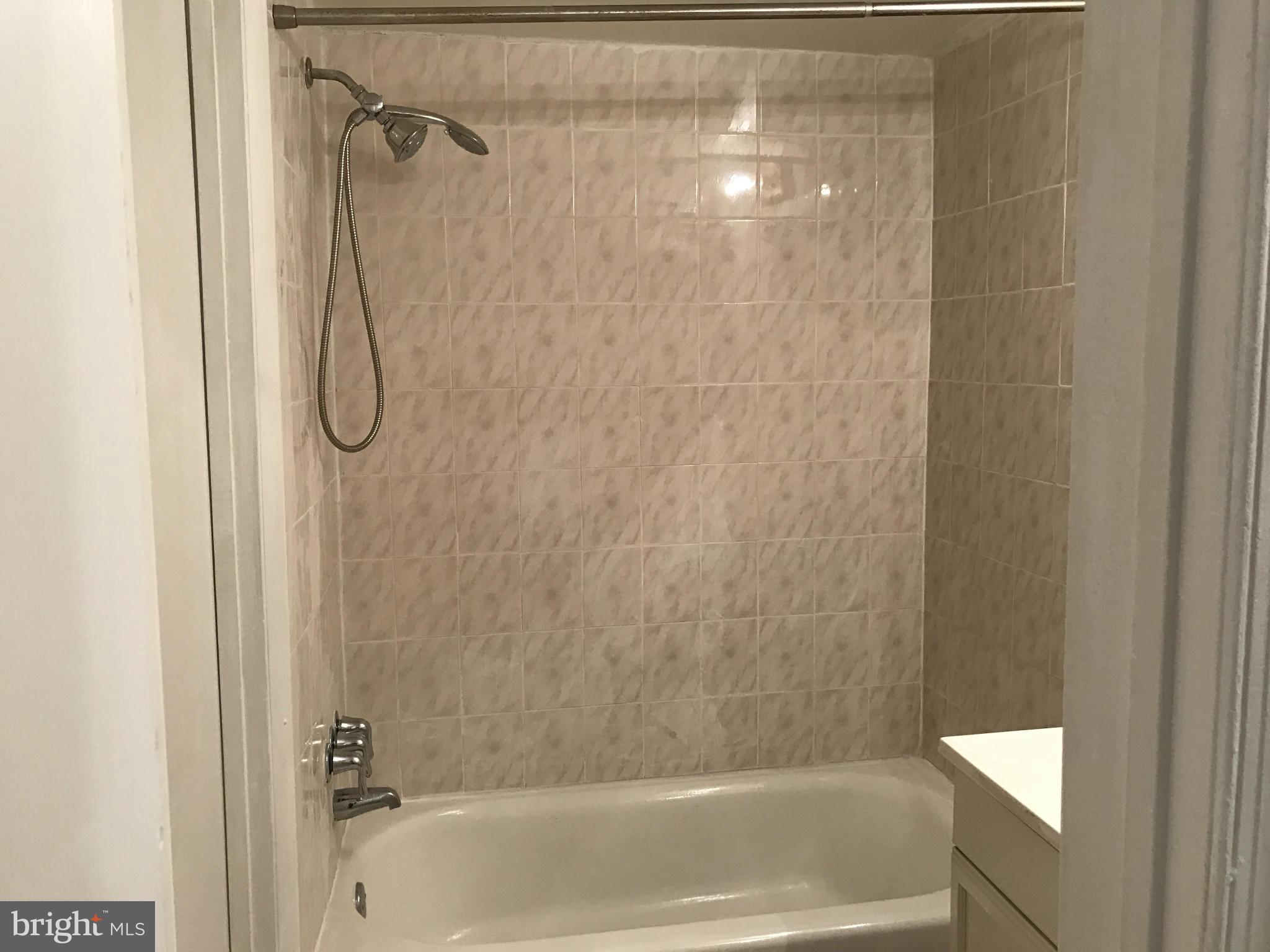 5904 Kingsford Road, Unit 421 Springfield, VA 22152 - Photo 14 of 16 Bath