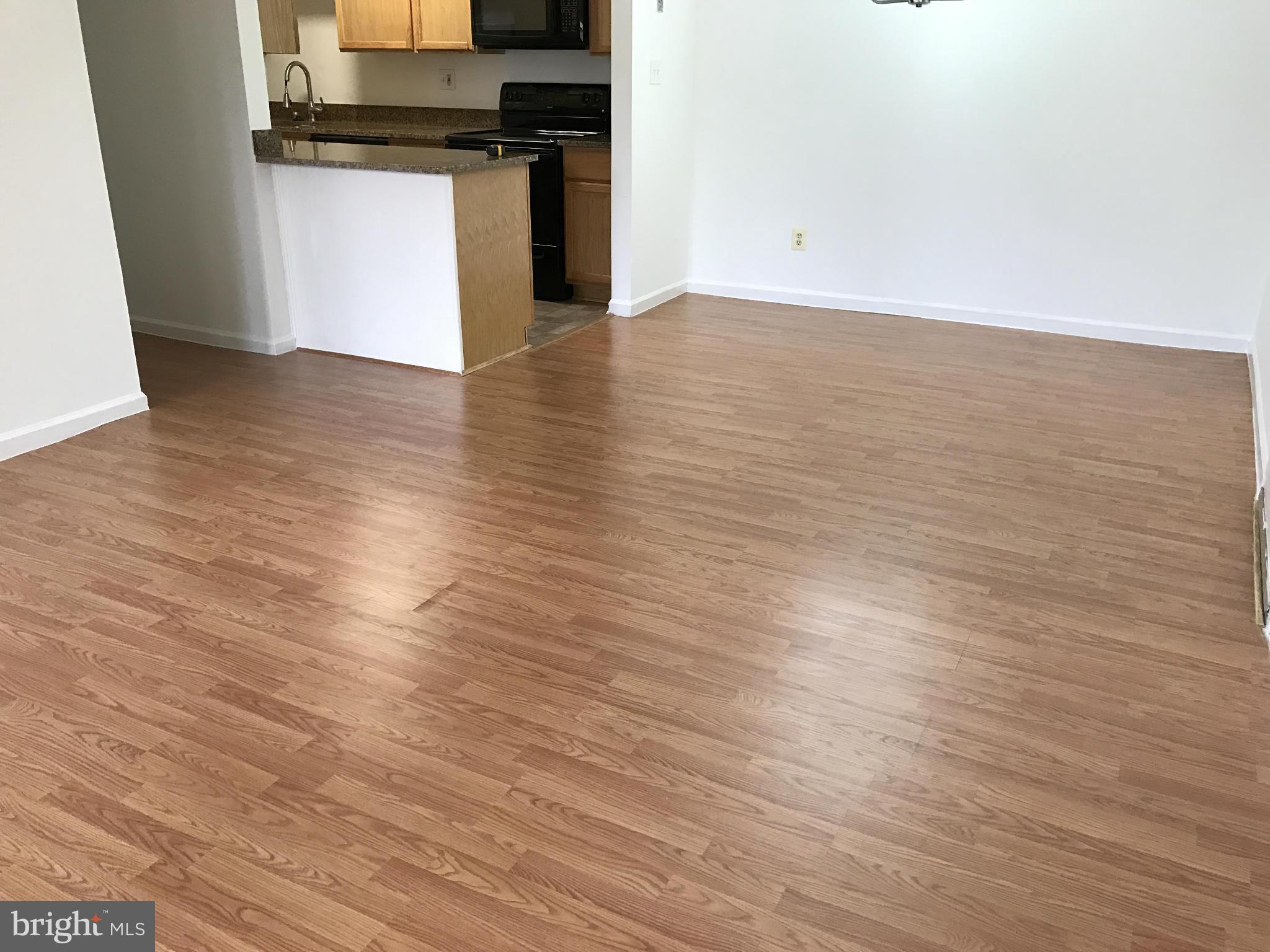 5904 Kingsford Road, Unit 421 Springfield, VA 22152 - Photo 5 of 16 Living Room