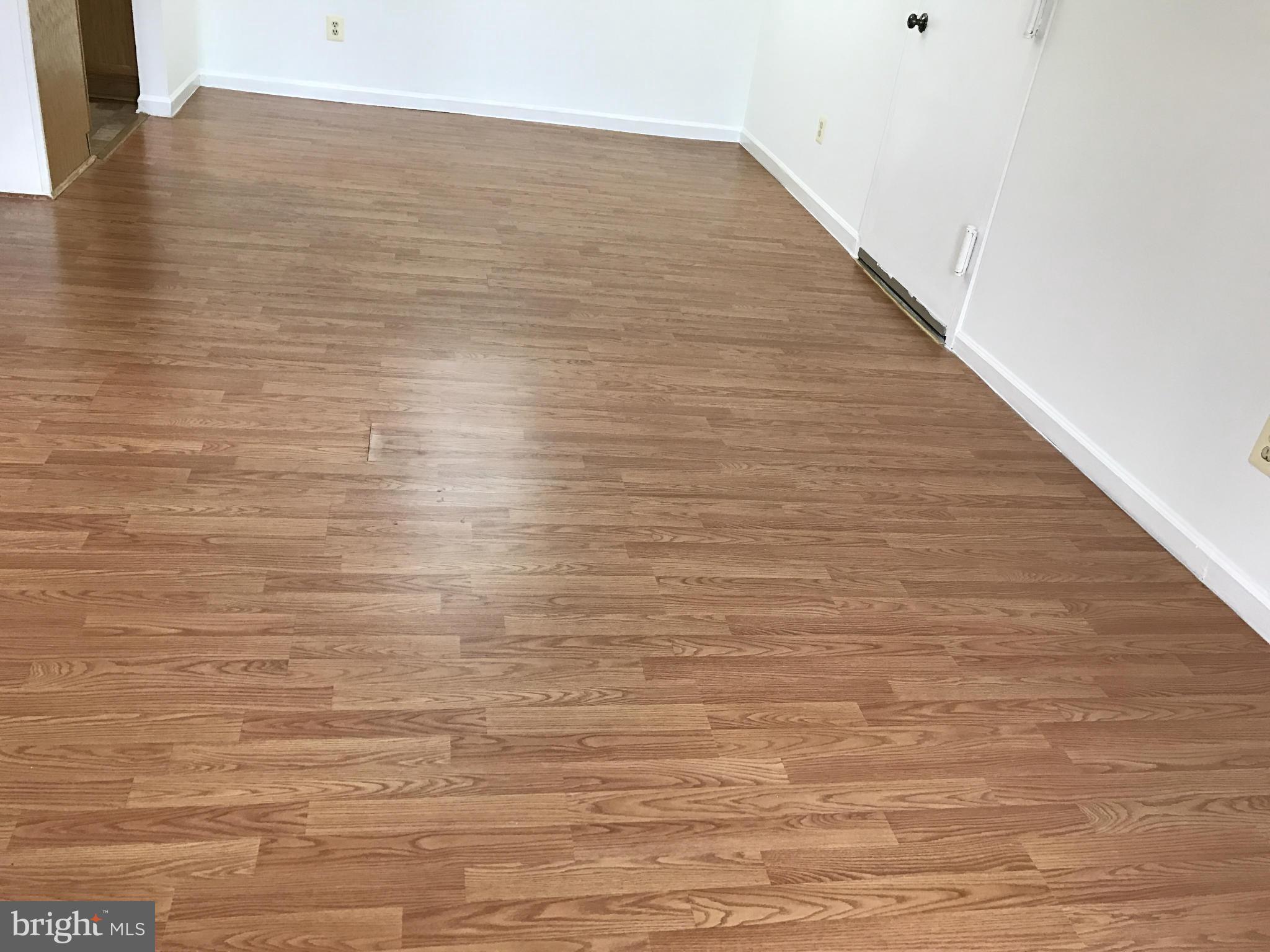 5904 Kingsford Road, Unit 421 Springfield, VA 22152 - Photo 6 of 16 Living Room