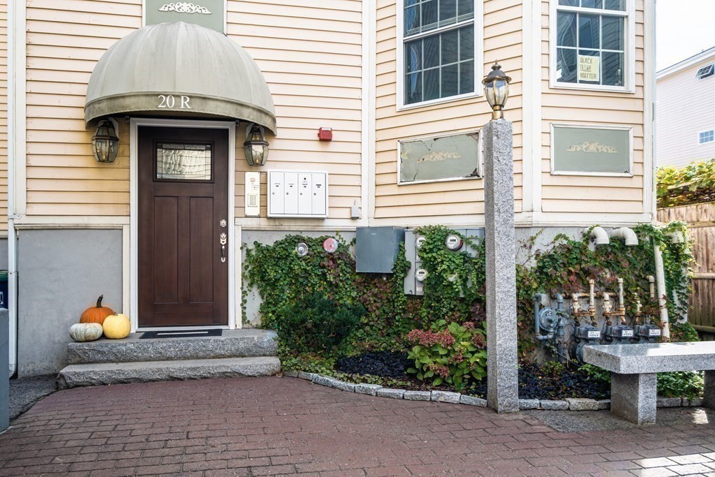 20 R Cross Street, Unit 2 Somerville, MA 02145 - Photo 5 of 37 Gallery Image 5