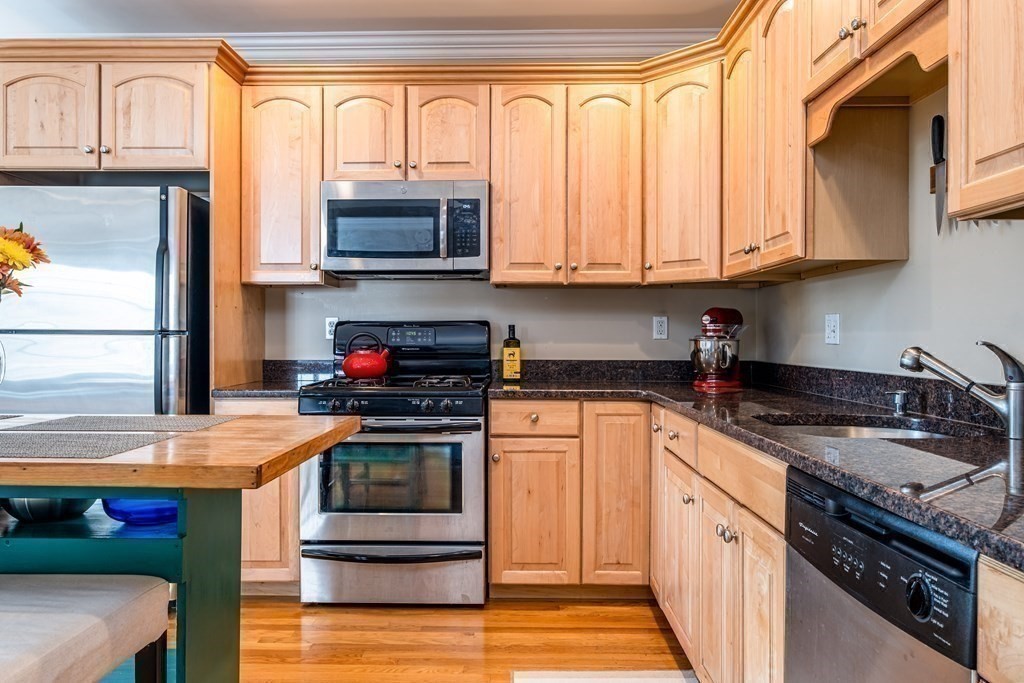 20 R Cross Street, Unit 2 Somerville, MA 02145 - Photo 8 of 37 Gallery Image 8