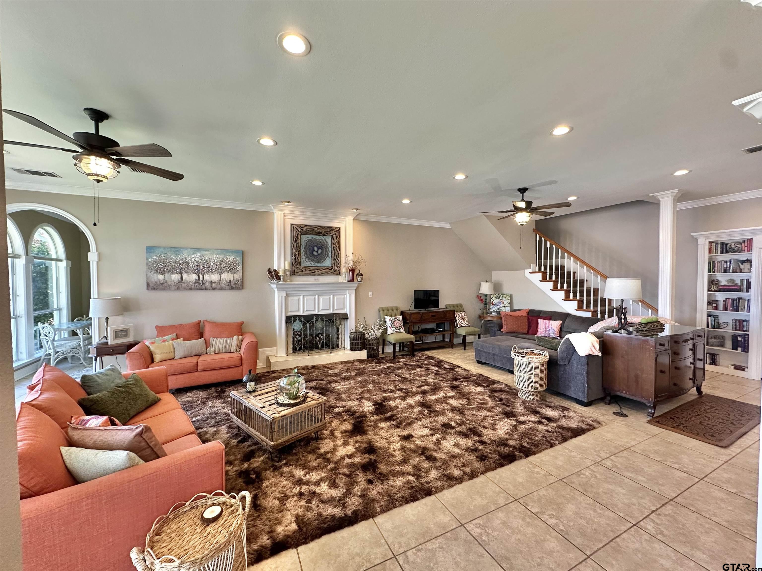 13449 South Hillcreek Road Whitehouse, TX 75791 - Photo 14 of 41 a living room filled with furniture
