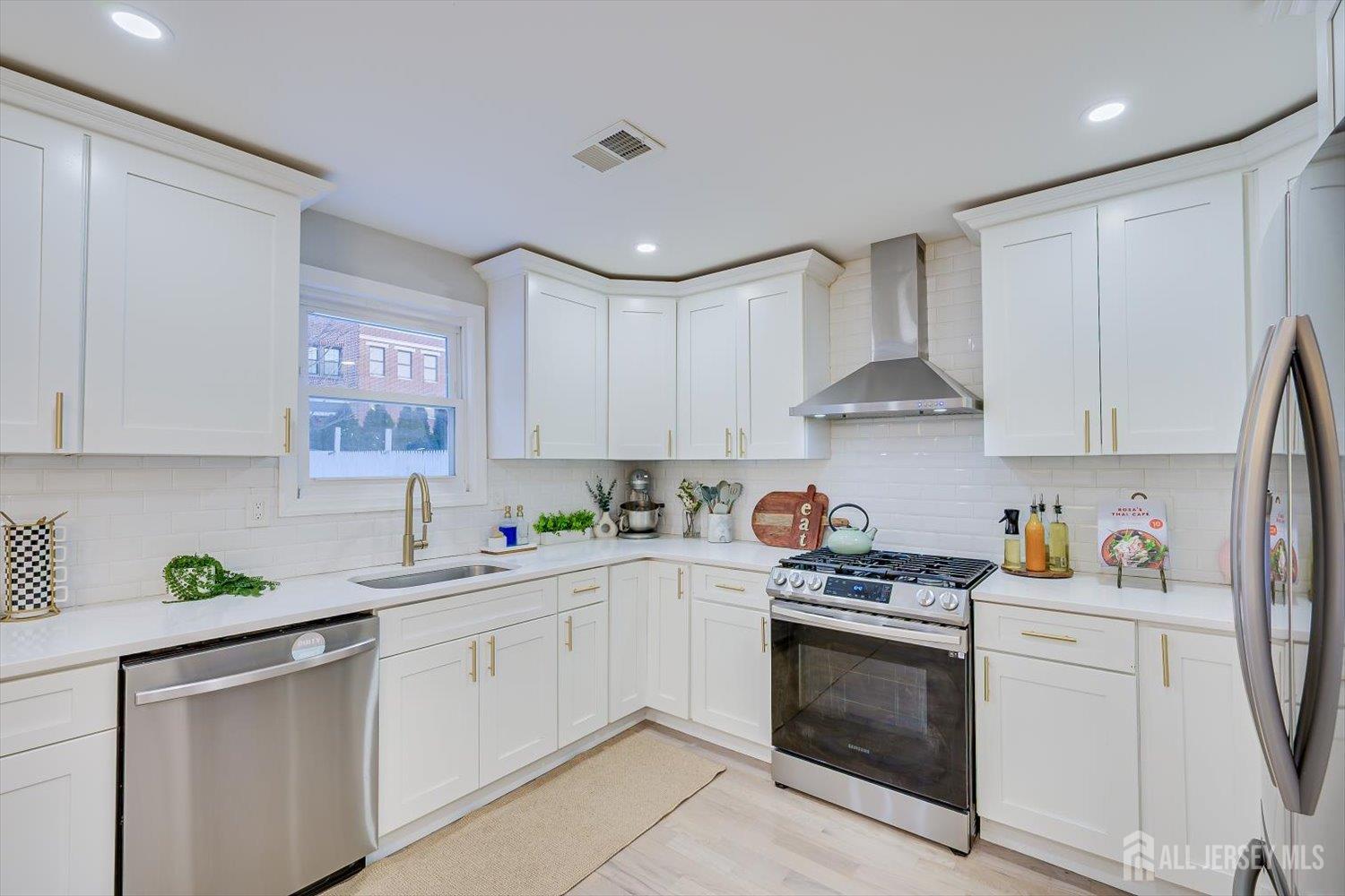 162 Brower Avenue Edison, NJ 08837 - Photo 28 of 58