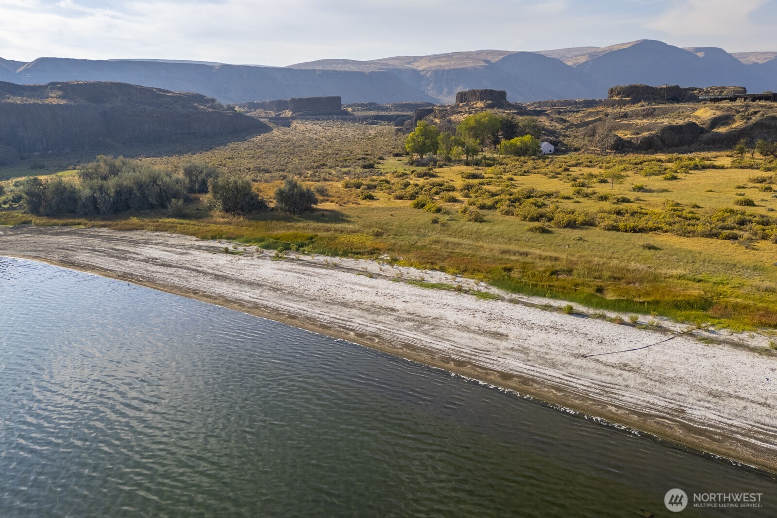 605 Northwest 23rd Road Soap Lake, WA 98851 - Photo 14 of 28 a view of an ocean and a mountain