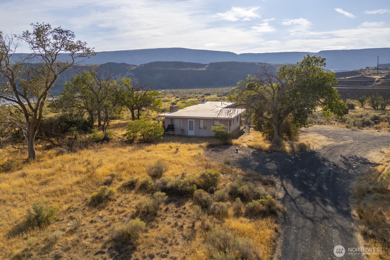 605 Northwest 23rd Road Soap Lake, WA 98851 - Photo 8 of 28 a view of a yard with wooden fence