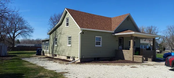 a view of a house with a yard